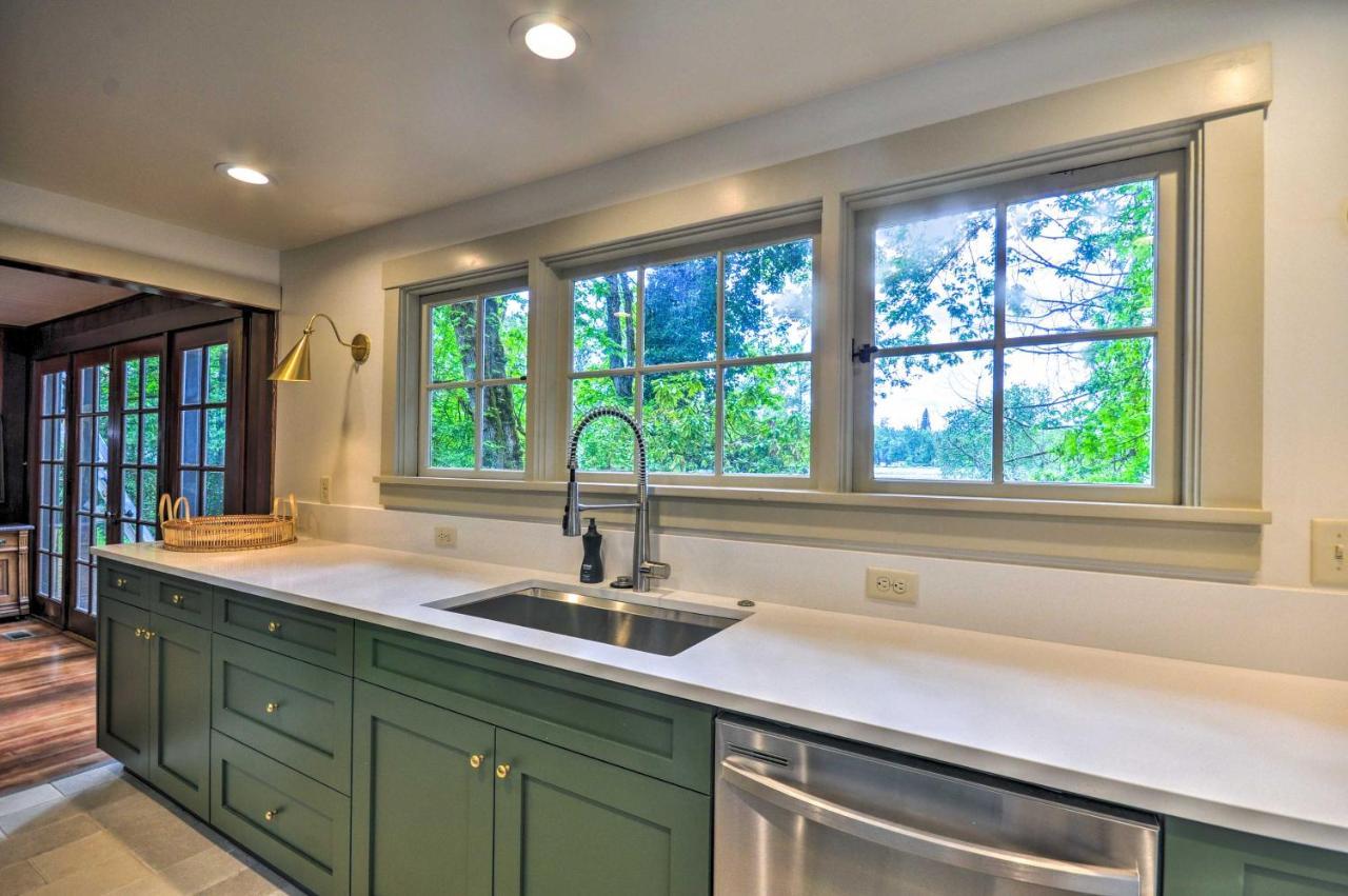 Peaceful And Elegant Cottage With Riverside View Oregon City Eksteriør billede